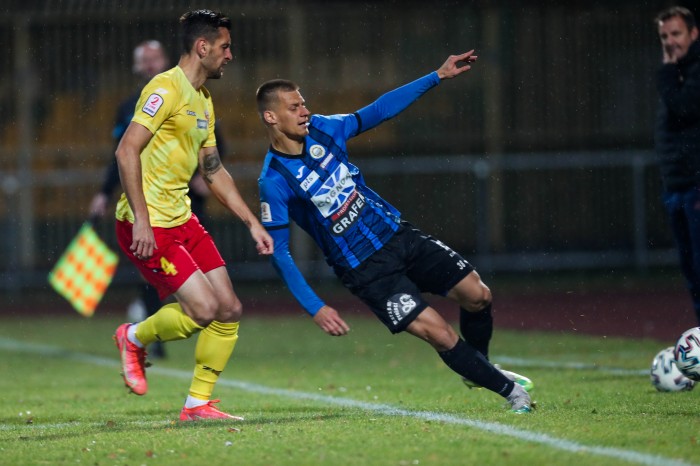 Znicz Pruszków - Hutnik Kraków 29 października 2021 fot. Paweł Jerzmanowski (8).jpg