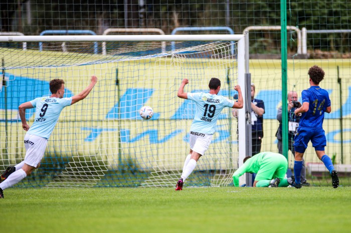 Hutnik - Lech Poznań II (fot. Edyta i Paweł Jerzmanowski) (22).jpg