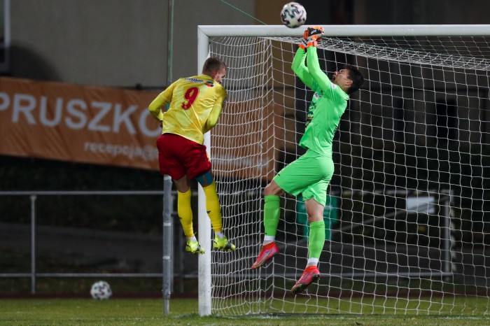 Znicz Pruszków - Hutnik Kraków 29 października 2021 fot. Paweł Jerzmanowski (14).jpg