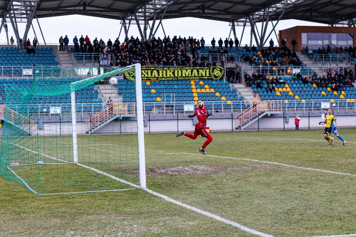 Siarka Tarnobrzeg - Hutnik Kraków fot. Andrzej Łucjan (1).jpg