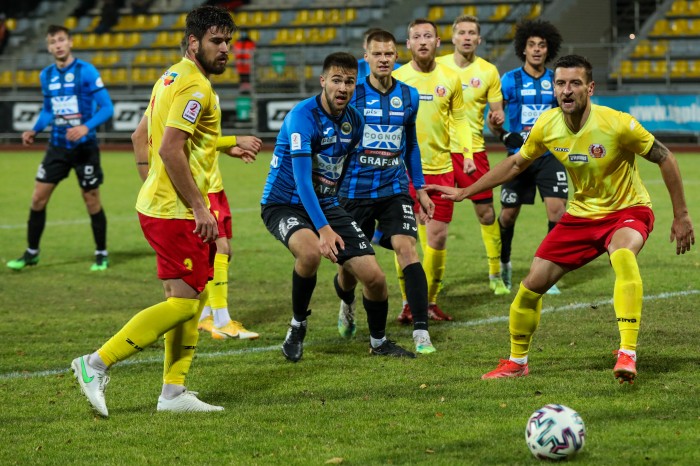 Znicz Pruszków - Hutnik Kraków 29 października 2021 fot. Paweł Jerzmanowski (5).jpg