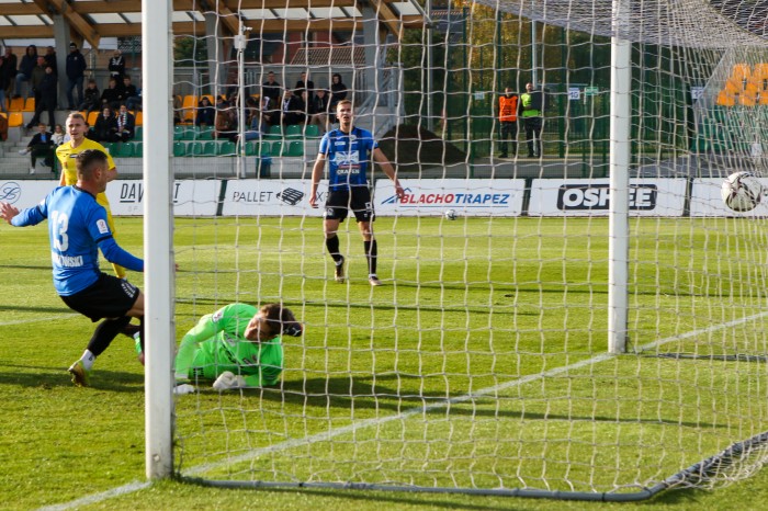 Radunia Stężyca - Hutnik Kraków (9).jpg