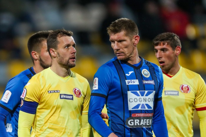 Znicz Pruszków - Hutnik Kraków 29 października 2021 fot. Paweł Jerzmanowski (20).jpg