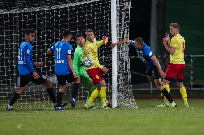 Znicz Pruszków - Hutnik Kraków 29 października 2021 fot. Paweł Jerzmanowski (15).jpg