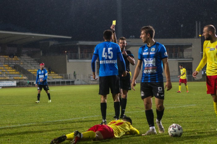 Znicz Pruszków - Hutnik Kraków 29 października 2021 fot. Paweł Jerzmanowski (1).jpg